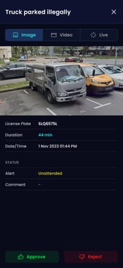 An illegal-parking alert on a phone, with the plate, the duration and approve or reject